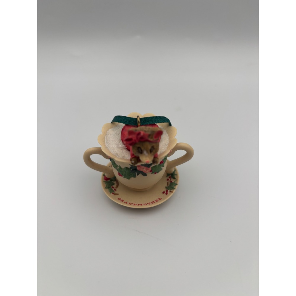 Hallmark Keepsake‎ 2001 Grandmother Mouse in Teacup Christmas Ornament QX8065